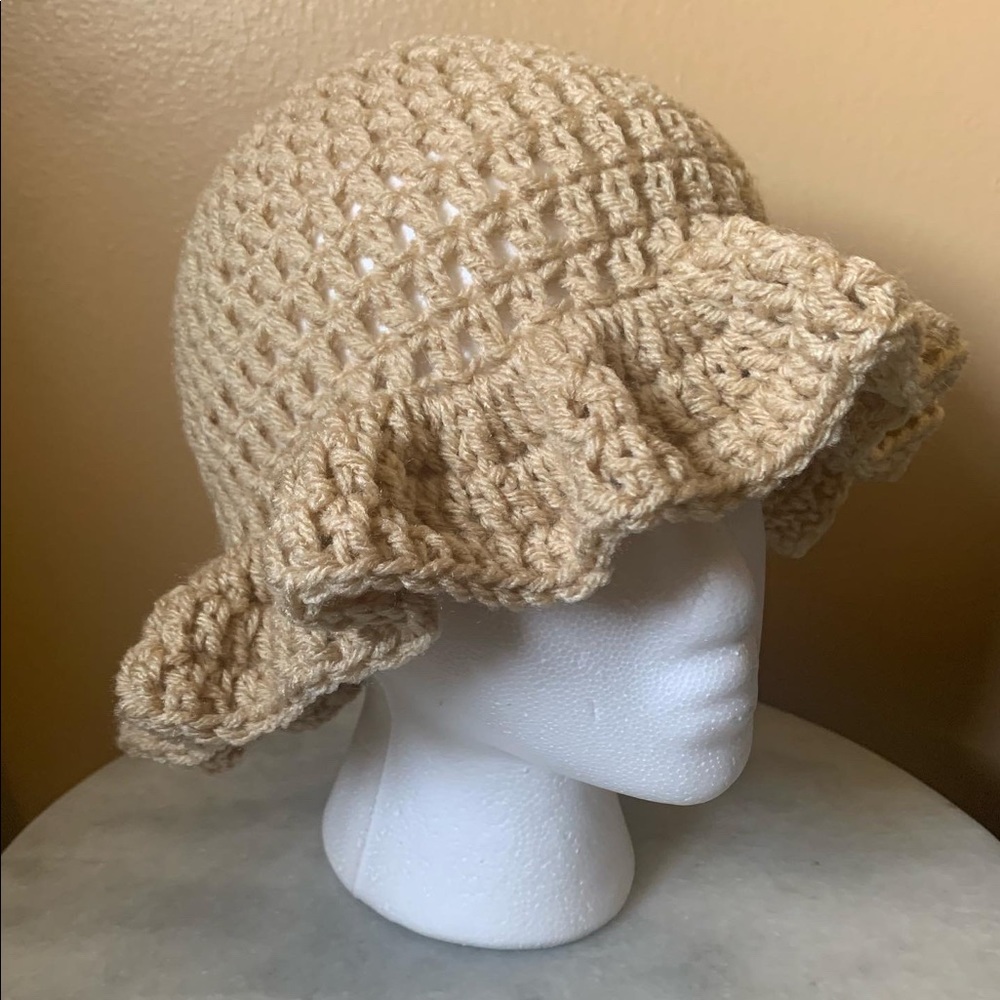 *NWT** HANDMADE CROCHET BUCKET HAT